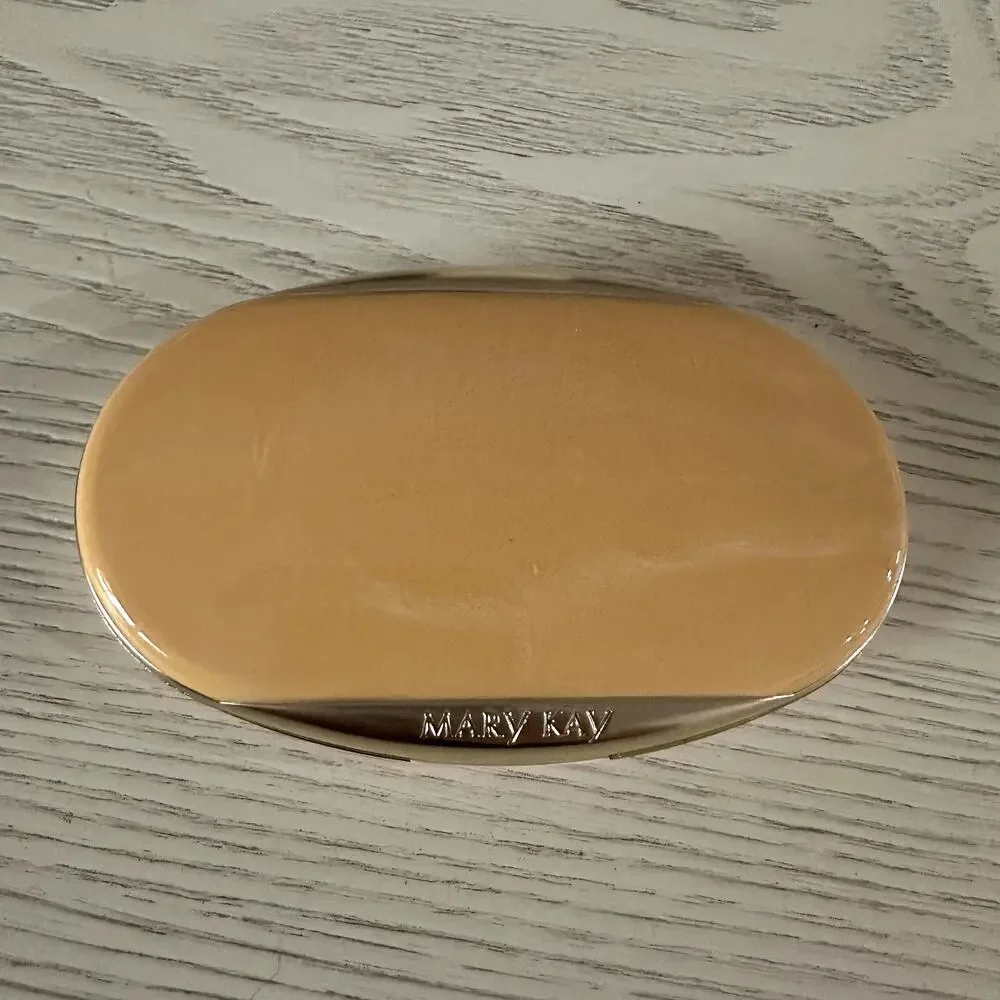 MARY KAY REFILLABLE ORANGE PINK COMPACT WITH MIRROR 3-3/4
